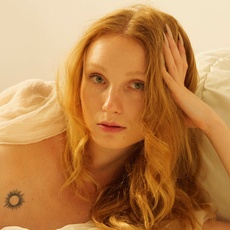 In the bedroom I [+]