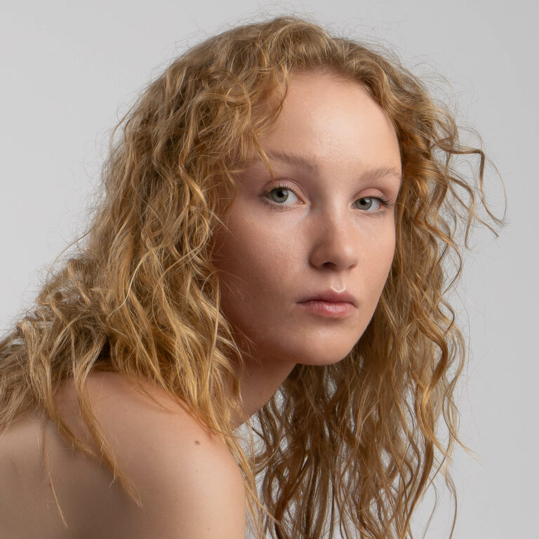 Bogdana 🇺🇦 nude in studio [+]