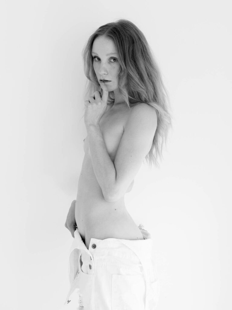 Bogdana 🇺🇦 White on White